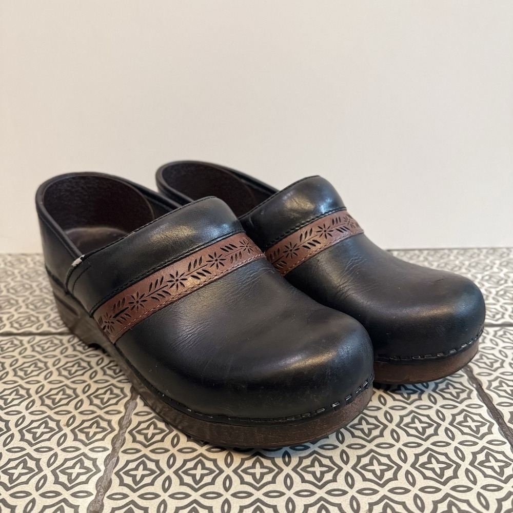Dansko Professional Clogs Black Leather Tooled Trim Nurse Comfort Sz 39